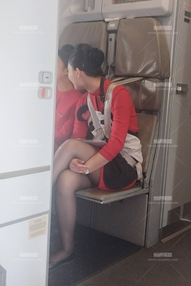 川航，薄黑丝空姐，长的很好看