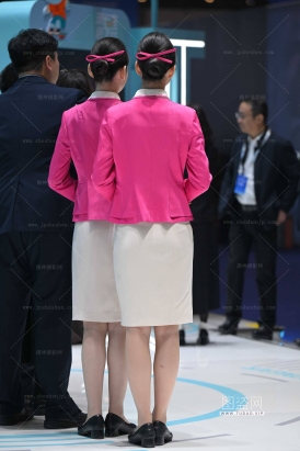 SH26-76-68√长龙空姐-也在拍集合照了哦