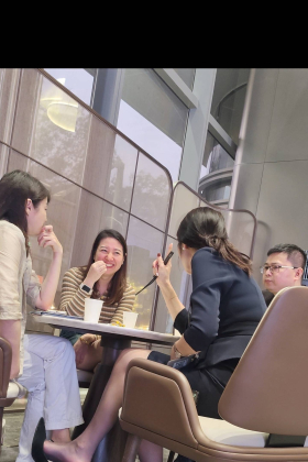 4k视频罕见售楼经理黑丝高跟挑鞋震撼真实