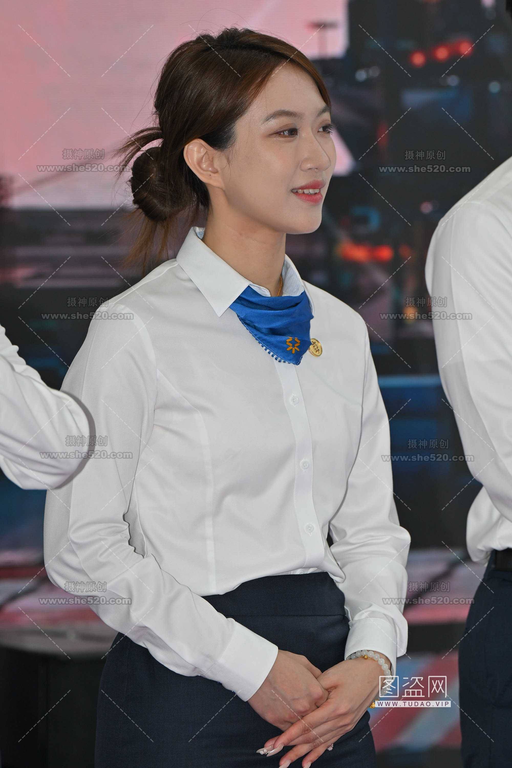 143044f2efjxcc4cxlqxew.jpg