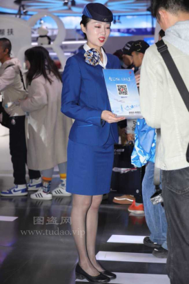 山航乘务长深灰si蓝制服端庄优雅