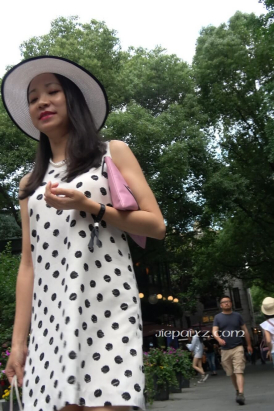 4K - 街拍斑点群高跟气质街拍美女 [1.72 GB/MP4]