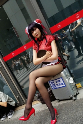 4K - 展会cos的红色高跟黑丝美眉 [394 MB/MP4]