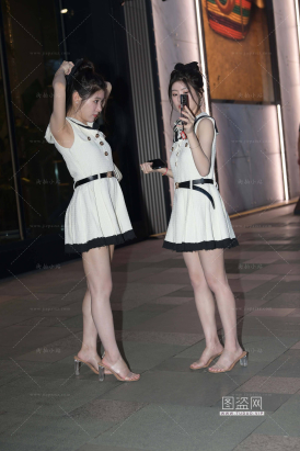 肤白貌美双胞胎姐妹