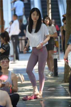 编码1976白皙瑜伽少妇