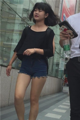 街拍美臀热裤圆臀美女 [189 MB]