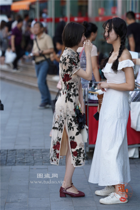 编码2226旗袍短发温柔小姐姐