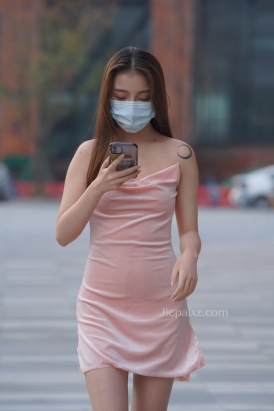 粉色短裙美女【套图+视频】