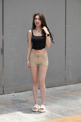 热裤长腿美女小姐姐