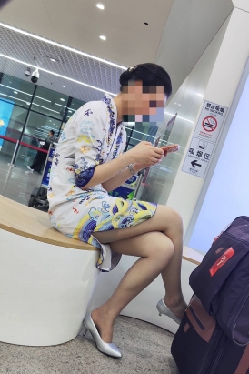 最新4k海航空姐机场走姿坐姿袜根二郎腿绝美
