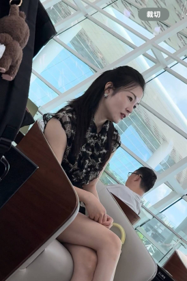 机场遇到超有气质熟女高跟