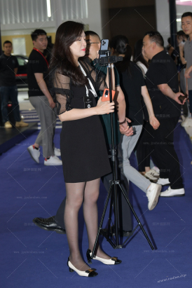 2468-16=135√韵味黑丝轻熟女主播【套图➕视频】