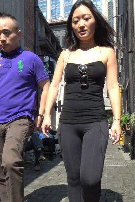 极品黑色紧身运动裤街拍美女 [0.99 GB/MP4]