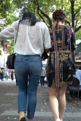 4k-超性感白衬衫紧身牛仔裤街拍女神姐姐 [1.58 GB]