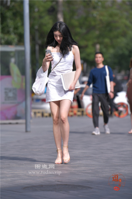 编码2358短裙美腿凉高