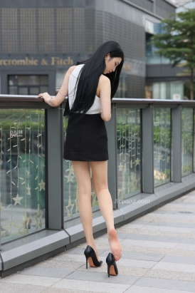 范家辉模拍作品●肉丝袜高跟美眉 【套图+视频】