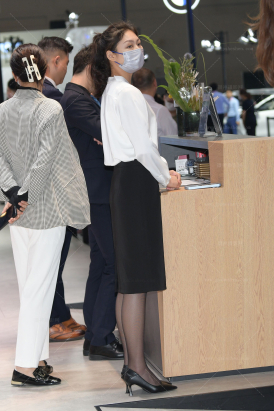 23614-30=74√还带口罩的丝袜小姐姐