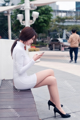 【婷婷】被搭讪的极品肉丝白色包臀裙美女