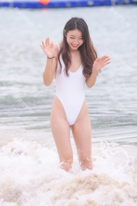 【红石旅拍】第四季旅拍-聆听太阳湾-第二篇 | 萌萌-白色连体比基尼