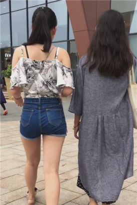 街拍吊带衫丰臀高腰热裤美女 [2.75 GB]