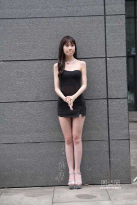 黑色短裙苗条美足小仙女