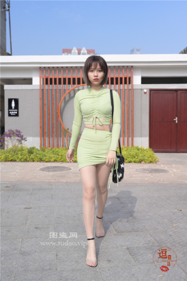 编码0581绿色紧身包臀裙短肉丝美腿美脚凉高短发