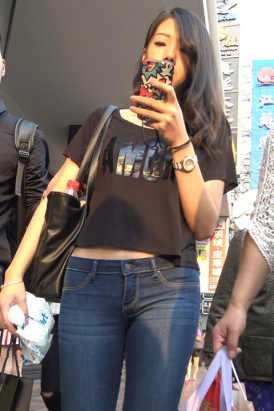 4K 性感紧身牛仔裤美女姐姐 [642 MB]