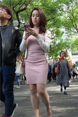 4K - 性感粉色短裙好身材气质街拍高跟美女 [1.55 GB/MP4]