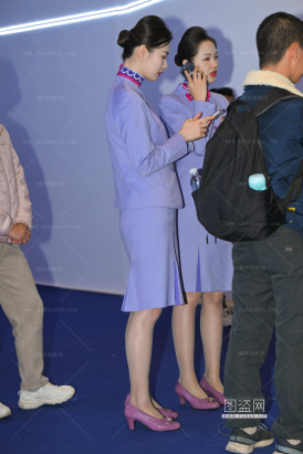 SH25-126-95√中国联合航空-这俩空姐真高大-套图➕8K