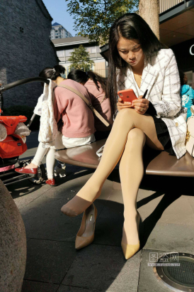 心灵街拍第13期 坐姿丝袜脱鞋挑鞋