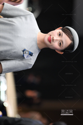 2565-49=40√文质彬彬的肉丝礼仪【套图➕4k视频】