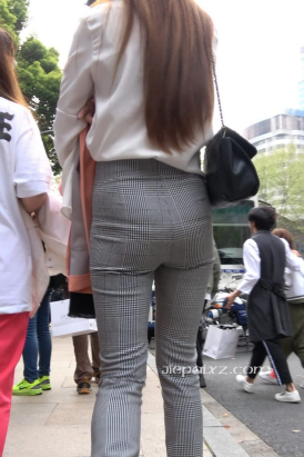 4K - 性感女神气质街拍长腿高跟美女 [2.30 GB/MP4]