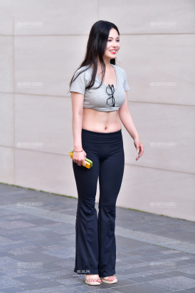 ★搭讪漂亮紧身裤美女