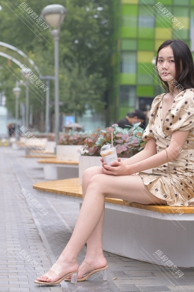 【M1117】斑点包臀裙长腿美女