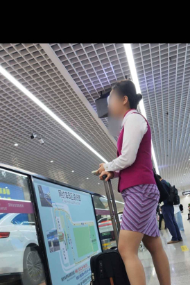 4k视频偶遇南航轻熟空姐落地肉丝高跟韵味