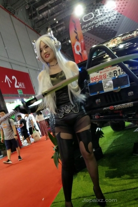 4K - 漫展cos的青春美少女 [818 MB/MP4]