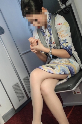 4k海航机上近距离空姐灰丝袜根二郎腿绝美