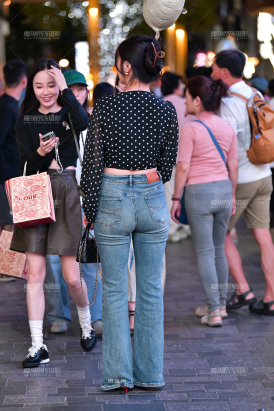 ★热气球牛仔裤美女