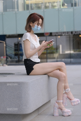 搭讪黑色热裤小妹