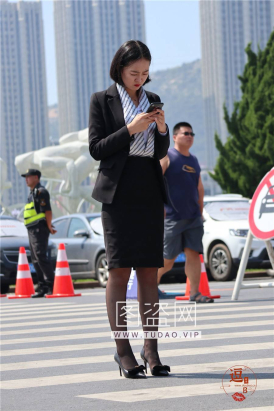 编码0318黑色职业装黑丝凉高美腿美脚短发