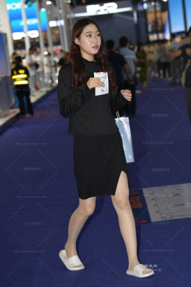 24611-11=48√美腿丝袜拖鞋小姐姐