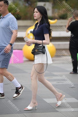 【J5694】有钱人的媳妇就是美～（图+视频）