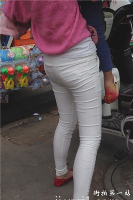 幼儿园接小孩的性感美腿红鞋极品美少妇 [676 MB]