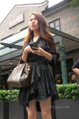 4K - 街拍米色高跟美妇 [1.71 GB/MP4]