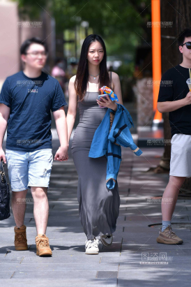 ★裹身长裙美女