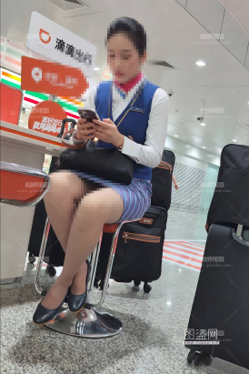 4K菜航乘务长肉si轻熟韵味下班等车