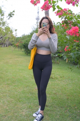 【一只麋鹿摄影作品】黑色紧身瑜伽裤美女