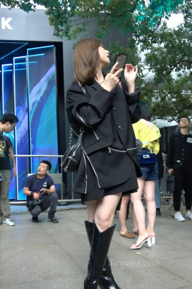 4K - 长靴时尚美女 [1.33 GB/MP4]