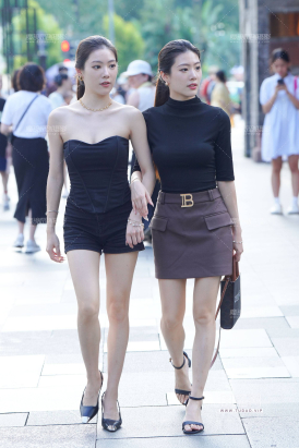 气质甜美双胞胎