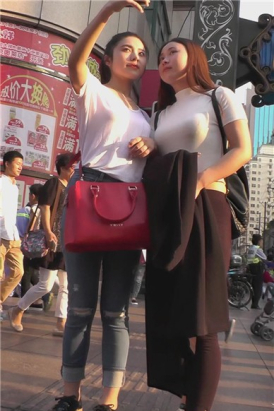 街拍清纯可爱小清新紧牛蜜臀美女 [948 MB]